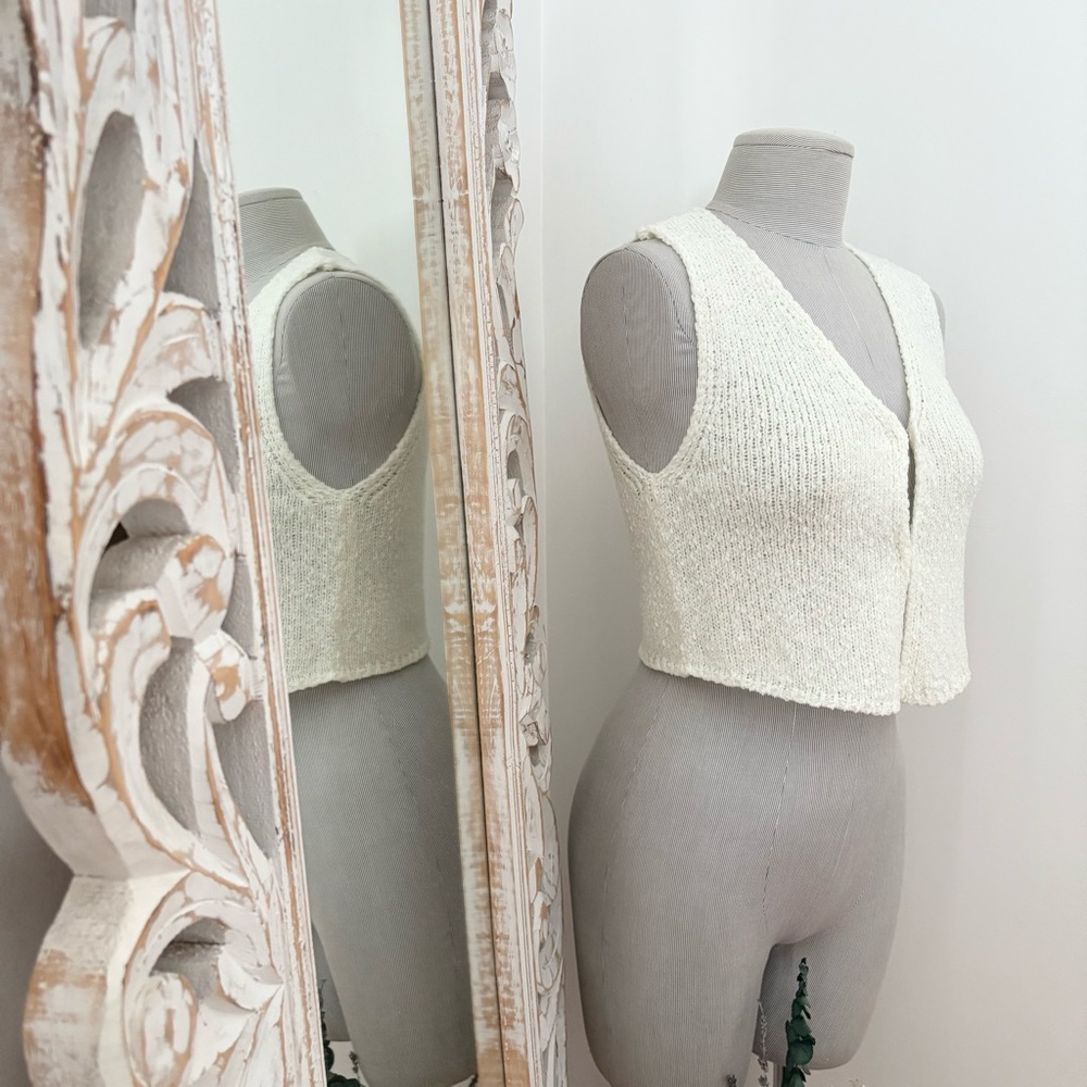 NWOT - Cream Knit Sleeveless Cardigan